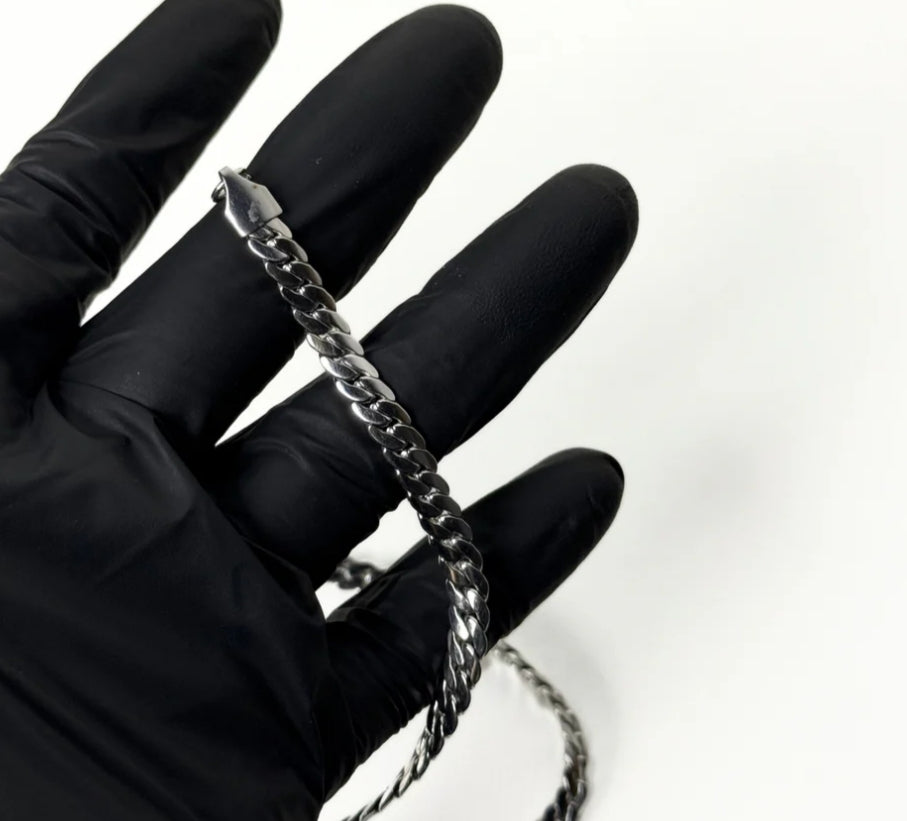Round Stainless Steal Necklace With Free Delivery