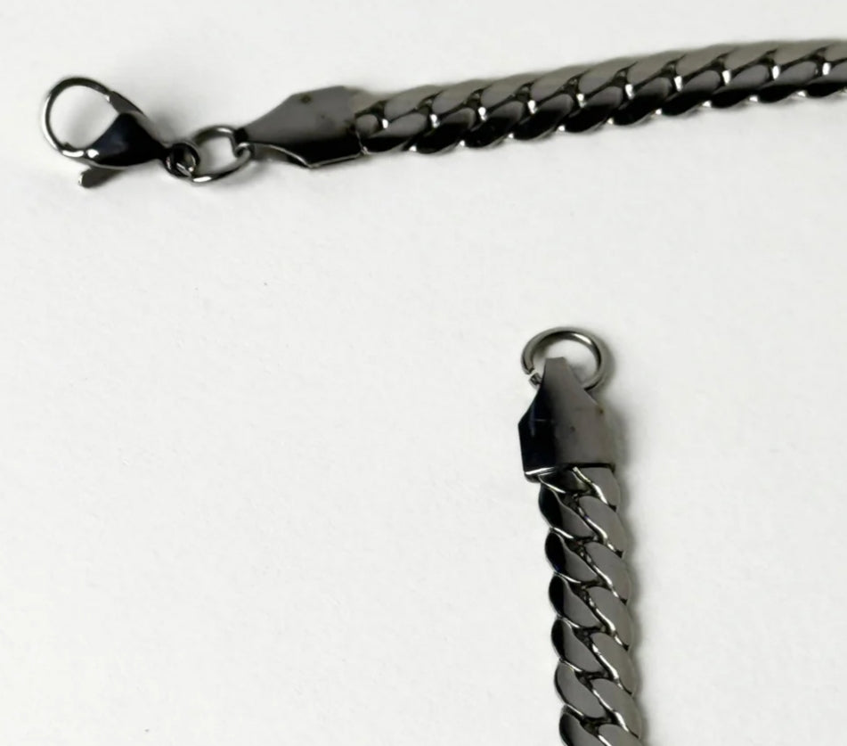 Round Stainless Steal Necklace With Free Delivery