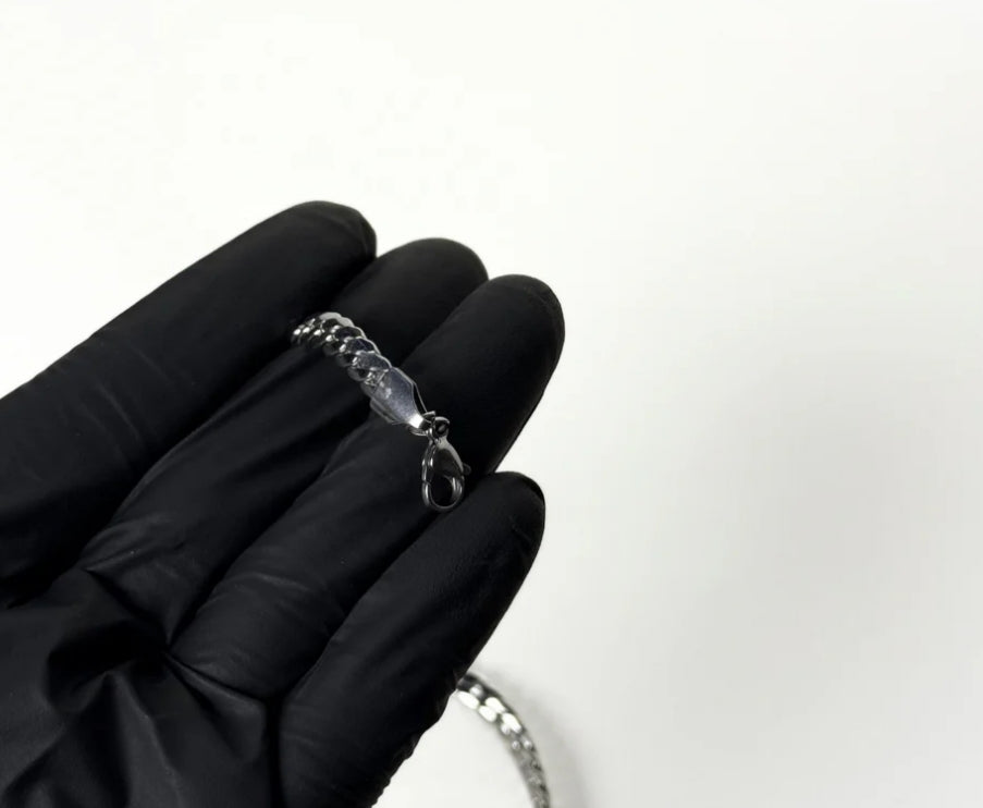 Round Stainless Steal Necklace With Free Delivery